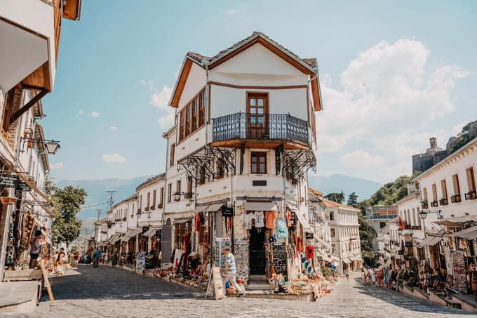 Gjirokastra slovi po starem mestnem jedru, polnem nenavadne arhitekture in občutka starodobnosti. 