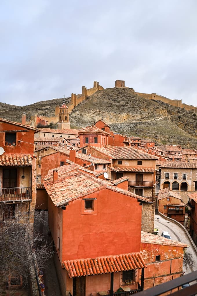 Albarracín je na videz ujet v srednjem veku.