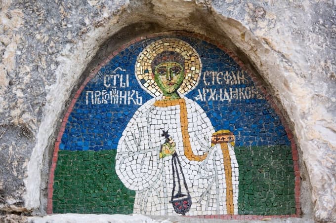 Tudi zavetnik sv. Štefan na otočku čaka na neke boljše čase. 