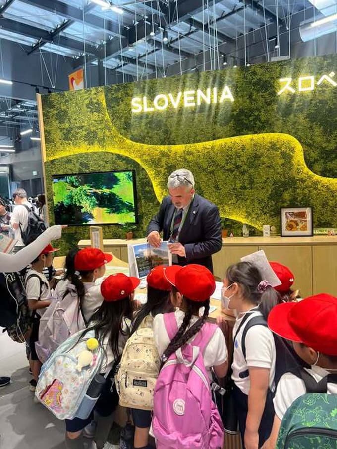 Tudi japonski šolarji so obiskali slovenski paviljon.
