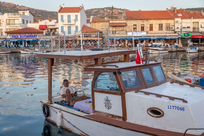 Kraj izvira iz antičnega mesta Phokaia, ki je bilo pomembno pomorsko središče že v 1. tisočletju pr. n. št. 