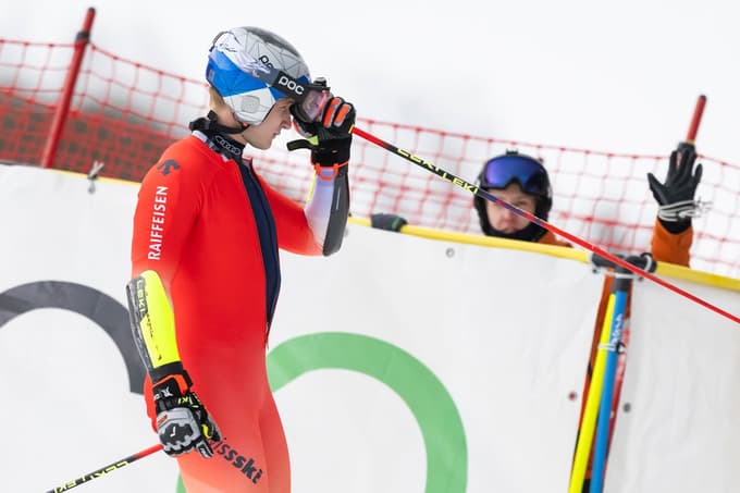 Marco Odermatt je odstopil v prvi vožnji.