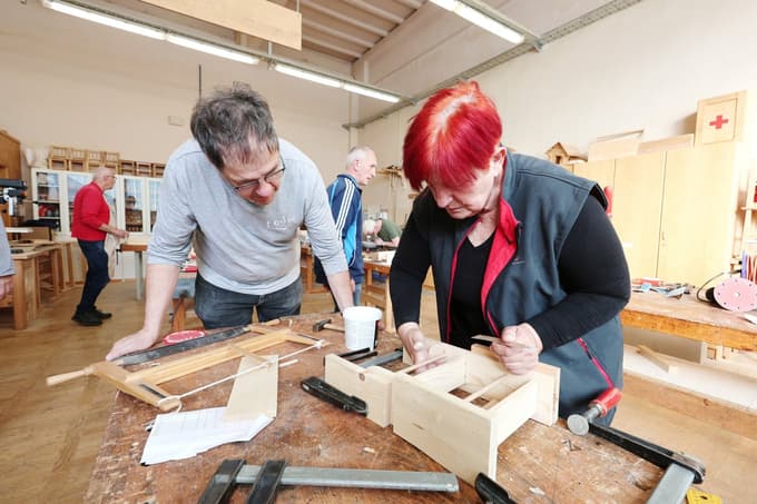 (FOTO) Starejši na Lesarski šoli Maribor izdelali svoj izdelek: "Bili so zelo zavzeti učenci."