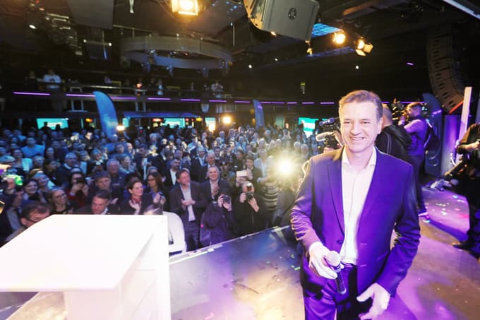 Po prištetih glasovih iz tujine se je razlika med Gibanjem Svoboda in SDS še povečala