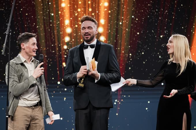 (VIDEO) Roškarji 2026: Prireditev, ki jo v Hollywoodu googlajo, ampak si ne upajo priznati. Kdo je dobil nagrade?