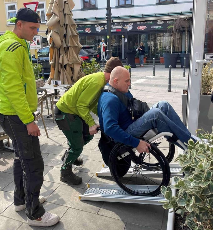 Ni bilo potrebnega veliko, da so v starem mestnem jedru v Celju izenačili možnosti dostopa vsem.