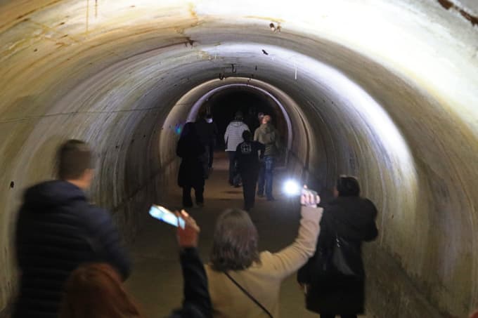 Hodniki in rovi, v katerih so bile nekoč stružnice, so danes prazni.