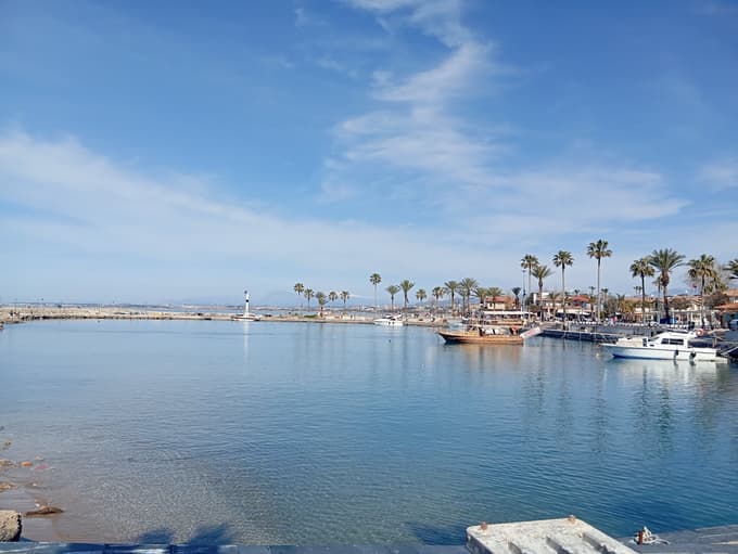 Pogled na pristanišče in obalo Sida