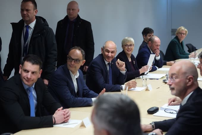 (FOTO) Svet za nacionalno varnost: Janša pričakuje, da bodo obravnavali tudi informacije o komisarki Marti Kos