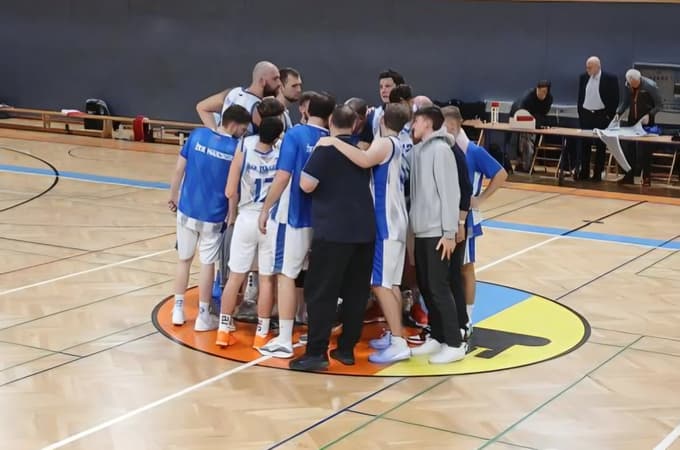 II. gimnazija je začasni dom moštva ŽKK Maribor. 