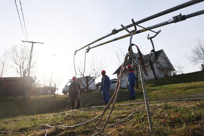 Elektro Maribor opozarja: Zaradi močnega vetra možne motnje v oskrbi z elektriko