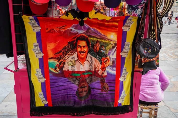 Pablo Escobar je v osemdesetih letih prejšnjega stoletja nadziral svetovno trgovino s kokainom in si ustvaril nepredstavljivo bogastvo.