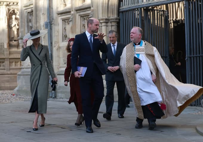 Na prvem bogoslužju nove nadoškofinje sta bila tudi prestolonaslednik, valižanski princ William in soproga Catherine.