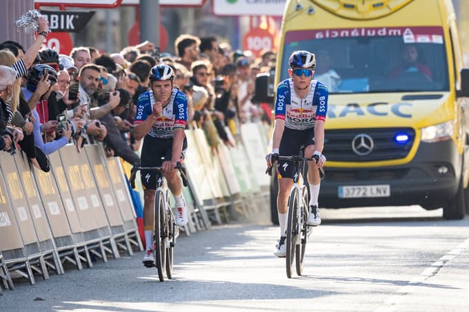 Poškodovani Remco Evenepoel se je pojavil na startu.