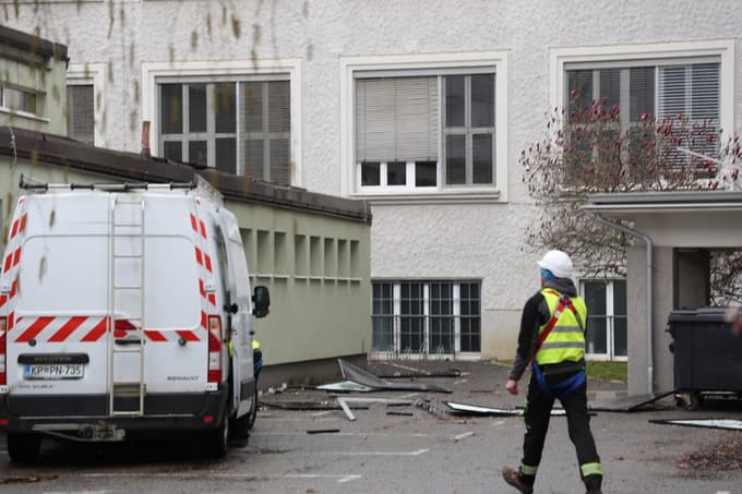 (FOTO) Rdeči alarm zaradi vetra: V Mariboru zaprli osnovno šolo
