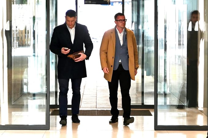 Pred sestankom pri Golobu večina udeležencev obšla novinarje. Han: Zaključkov ne gre pričakovati