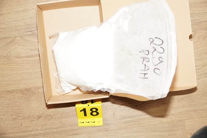 (FOTO) Hišne preiskave zaradi droge: Zaseženih 80 tisoč evrov gotovine in 70 kilogramov mamila