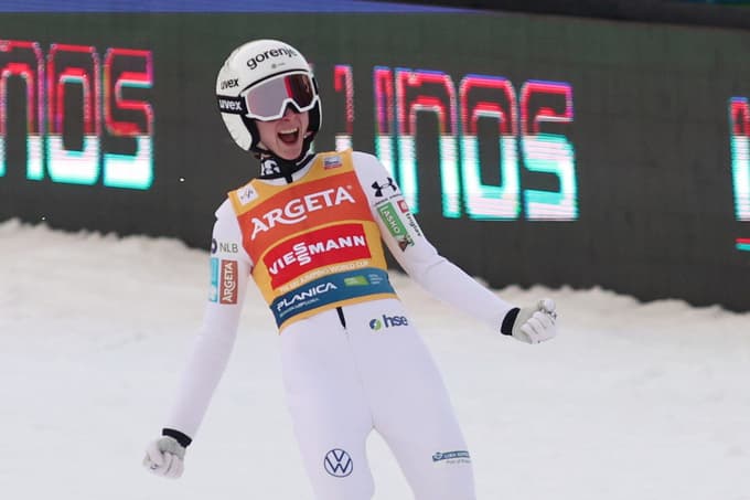 (FOTO) Poletela je 242,5 metra! Nika Prevc na treningu v Planici izboljšala svoj svetovni rekord