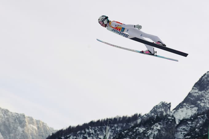 (FOTO) Poletela je 242,5 metra! Nika Prevc na treningu v Planici izboljšala svoj svetovni rekord