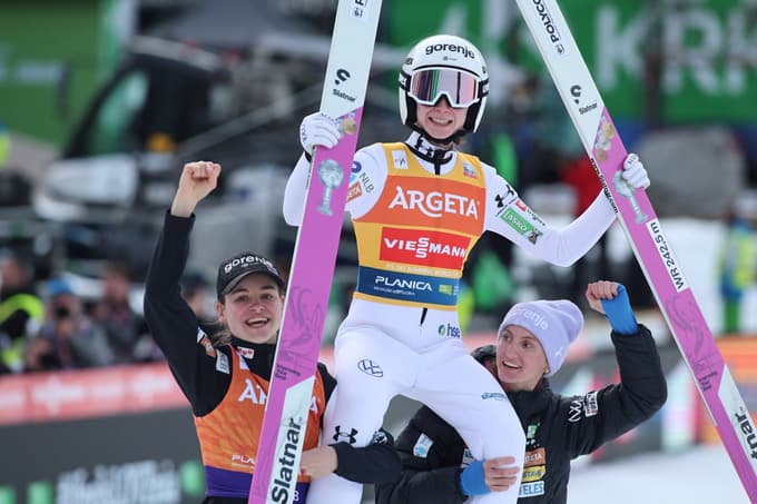 (FOTO) Nika Prevc v Planici pred domačimi navijači do zmage vseh zmag