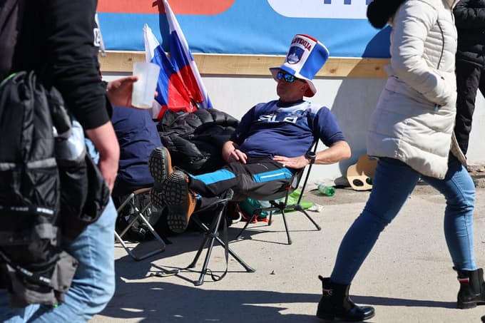 (FOTO) Med navijači v Planici: Veste, do kod bo šla Nika? Tukaj za nami, v VIP-šotoru bo pristala!