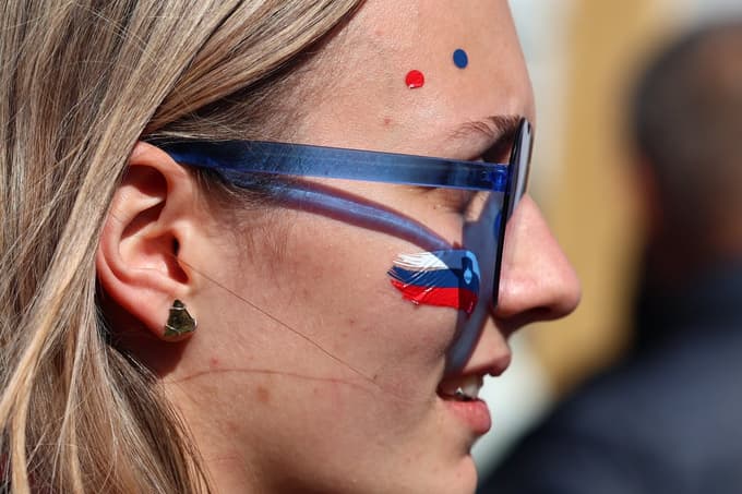 (FOTO) Med navijači v Planici: Veste, do kod bo šla Nika? Tukaj za nami, v VIP-šotoru bo pristala!