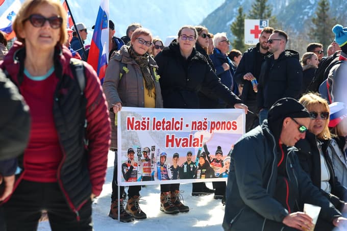 (FOTO) Med navijači v Planici: Veste, do kod bo šla Nika? Tukaj za nami, v VIP-šotoru bo pristala!