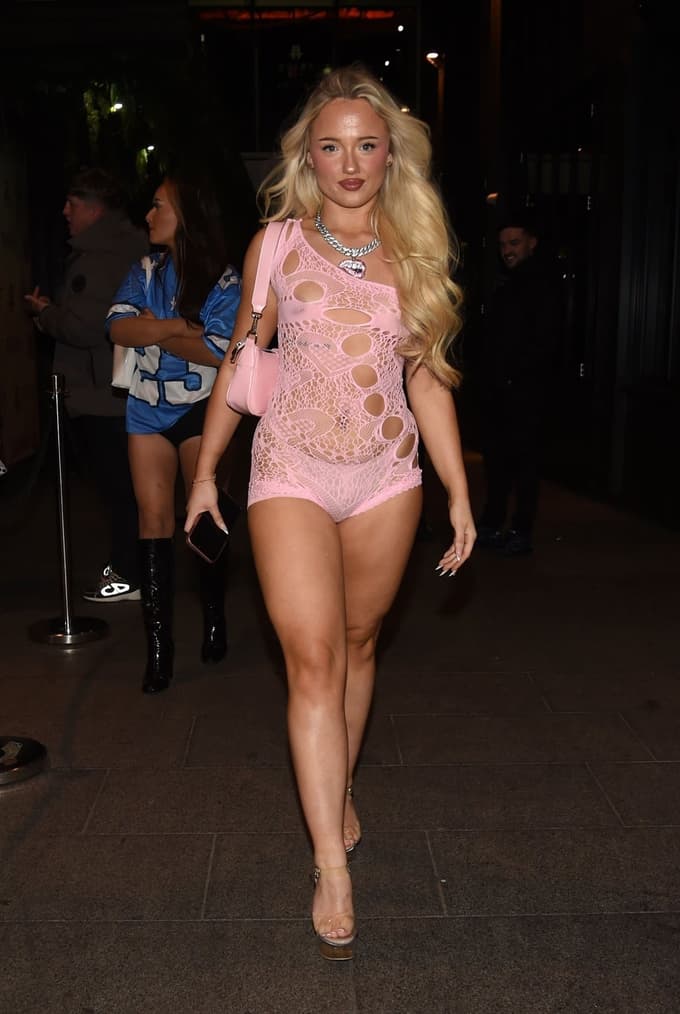 (FOTO) Hči slavnega nogometaša služi bajne vsote, a oče je z njo prekinil vse stike