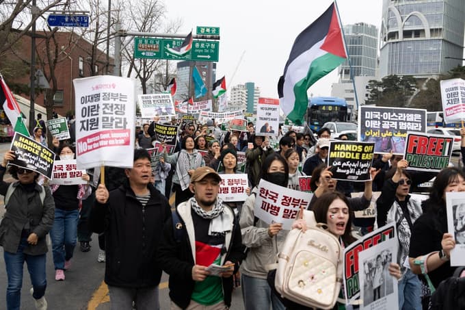 (FOTO) Tretji množični protest v manj kot letu dni: Proti Trumpu v ZDA na ulicah več milijonov ljudi