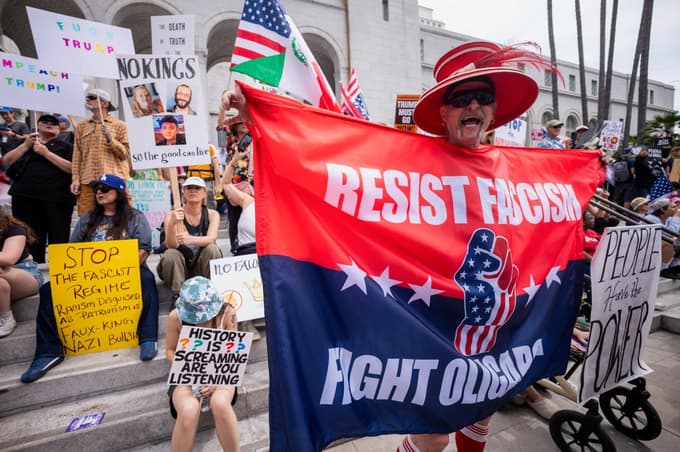 (FOTO) Tretji množični protest v manj kot letu dni: Proti Trumpu v ZDA na ulicah več milijonov ljudi