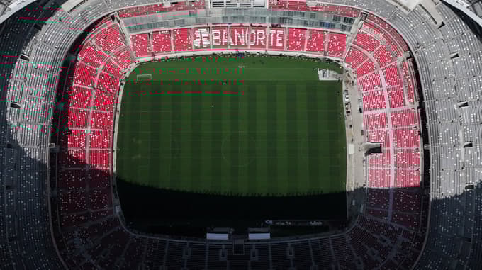 Tragedija v Mehiki: Slavje na prenovljenem stadionu pred svetovnim prvenstvom zasenčila smrt navijača