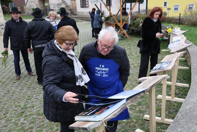 Na ogled so postavili tudi makete in fotografije preteklih dosežkov. 