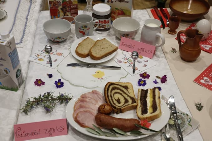 Velikonočno pogrnjena miza