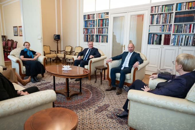 Marko Lotrič, Tina Bregant in Jernej Vrtovec pri predsednici Nataši Pirc Musar