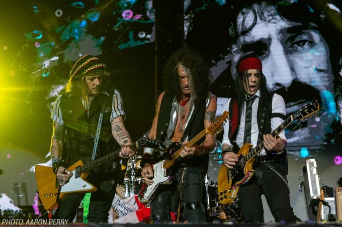 Skupina Hollywood Vampires združuje nekaj legendarnih rock glasbenikov.