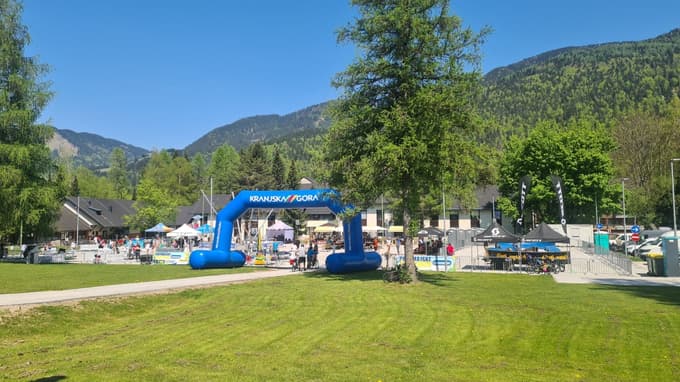 Pomlad med alpskimi vršaci