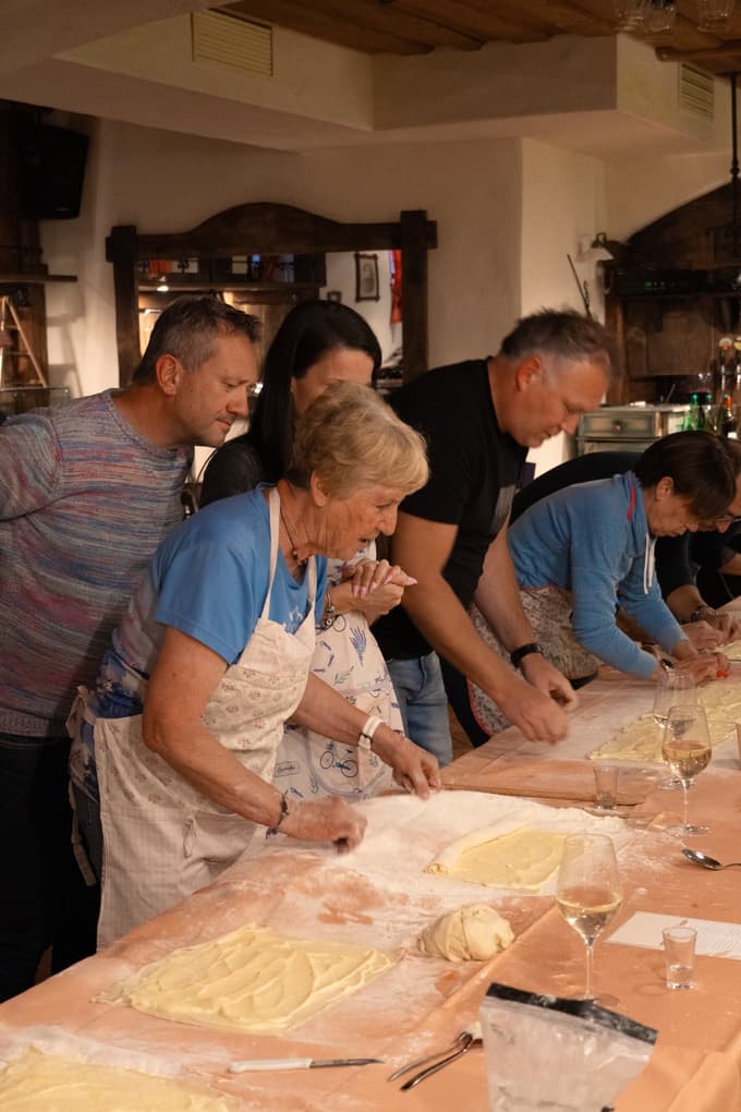 Pomlad med alpskimi vršaci