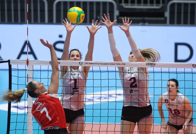 Ko v bloku združita moči Klara Milošič, desno, in Iza Mlakar, je ta domala nepremagljiv.