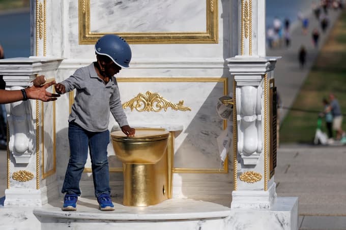 Skulptura pritegne številne obiskovalce, ki pridejo tja tudi samo zaradi nje.