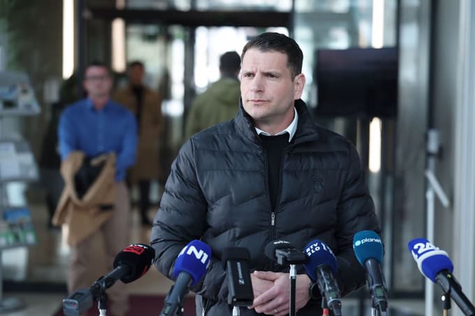 Zoran Stevanović pravi, da NSi, Demokrati in Resnica poskušajo sestaviti sredinski blok, ki bi predstavljal "steber normalnosti".  