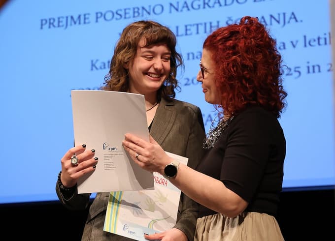 Posebno priznanje si je zaslužila tudi dijakinja Katja Gavez, ki je raziskovalne naloge oddajala od sedmega razreda osnovne šole do četrtega letnika srednje šole.​