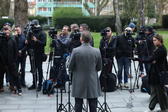 Han po sestanku z Golobom ni optimističen glede oblikovanja levosredinske koalicije. Kaj pa pravi Asta Vrečko?