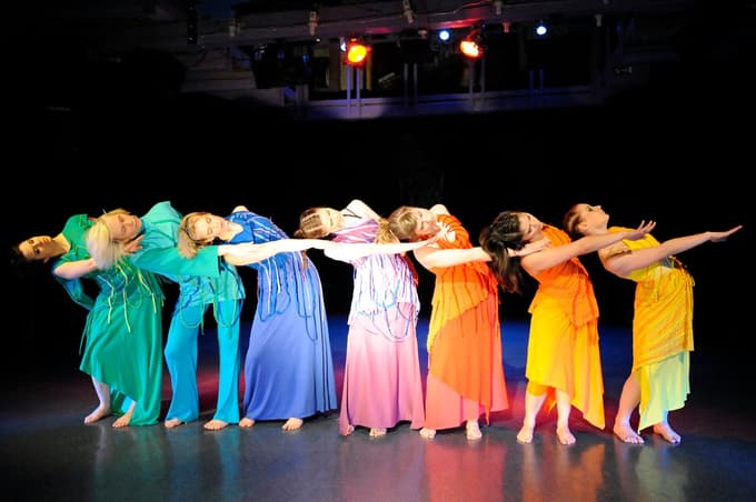 Utrinki iz plesne predstave Obrazi mavrice 