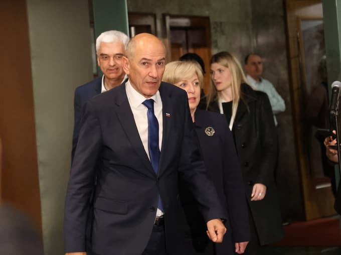 Preštete tudi glasovnice iz tujine, volilni izid ostaja nespremenjen, razlika med Gibanjem Svoboda in SDS se je povečala