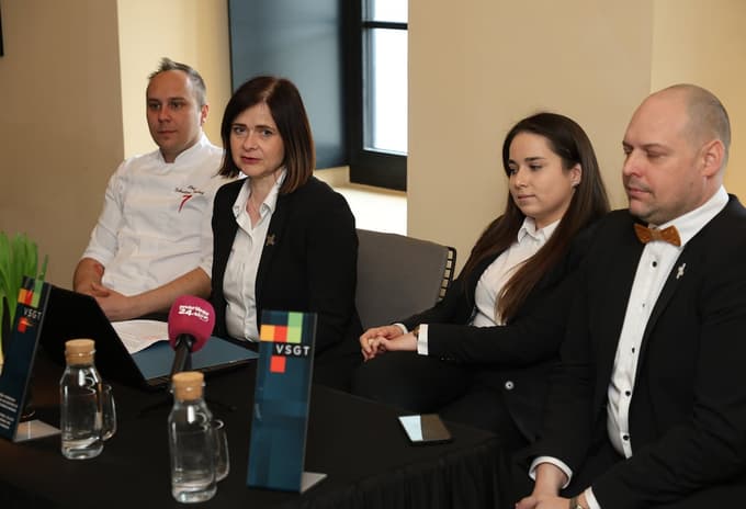 Na tiskovni konferenci so sodelovali (z leve) Sebastjan Plevčak, Mojca Polak, Klavdija Zrnec in Mitja Petelin.