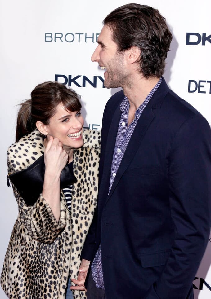 V teh težkih časih ji ob strani stoji mož David Benioff, eden od ustvarjalcev serije Igra prestolov, s katerim ima tri otroke.