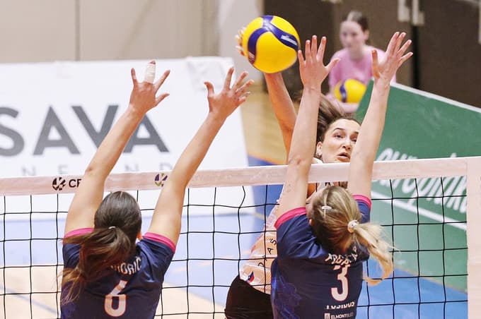 Nika Jularić se je izkazala v napadalnih akcijah mariborskih odbojkaric.