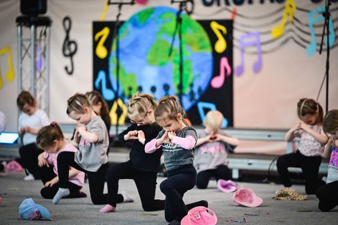 (FOTO) Malčki in zaposleni Vrtca Ivana Glinška Maribor so že 14. leto zapored predstavili na velikem koncertu