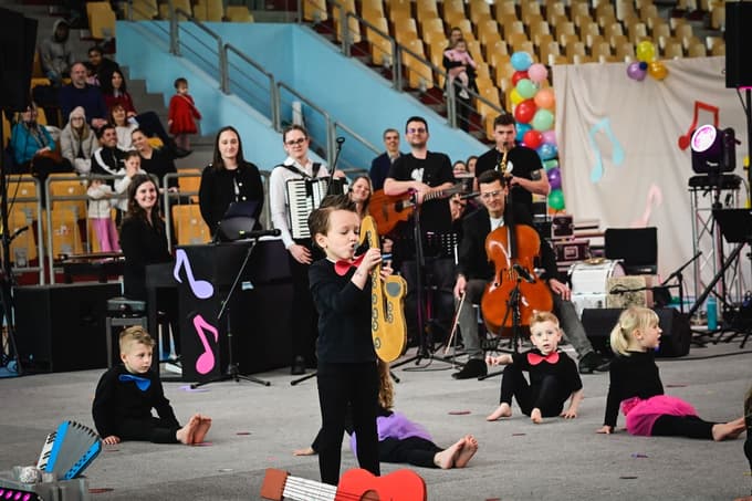 (FOTO) Malčki in zaposleni Vrtca Ivana Glinška Maribor so že 14. leto zapored predstavili na velikem koncertu