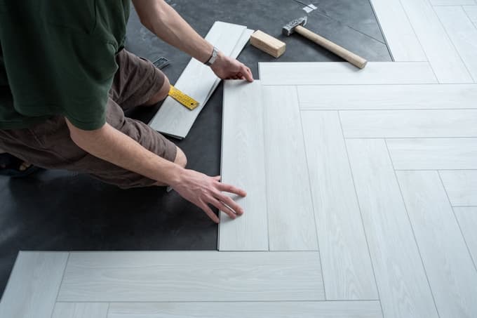 Izbira talnih oblog je v veliki meri odvisna od razpoložljive višine tlaka oziroma sestave tal in namembnosti posameznega prostora. 